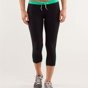 Lululemon Beach Runner Crop 19” Low Rise Pockets Black & Very Green size 10